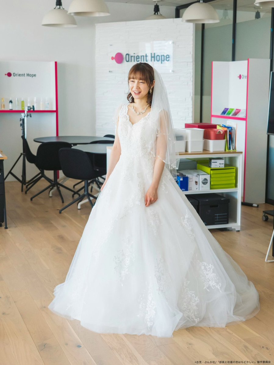 tx_shachikoi's tweet photo. ／
#部長と社畜の結婚はもどかしい
未公開オフショット🙈💕
＼

まるちゃん(#中村ゆりか)の
ウェディングドレス姿もお届け👰🏼‍♀️✨

週末お天気悪いみたいなので、
お家時間にぜひご覧下さい😉

#シャチ婚 独占配信中💍
⏩https://t.co/wE9SLBc1wE

#シャチ恋 全話配信中⏱
⏩https://t.co/EnStZI4nFh https://t.co/qMdZC6tQSk