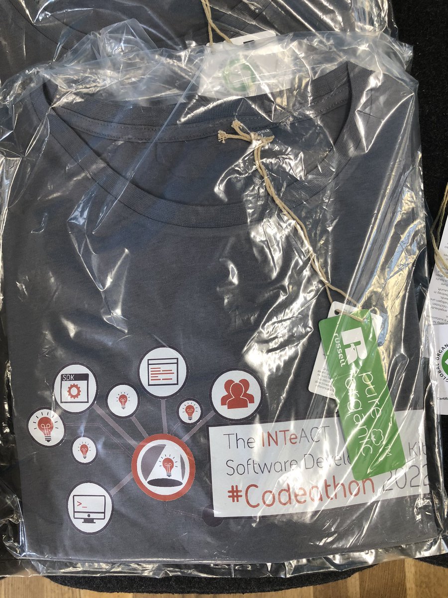 foggie_esp's tweet image. We got blings! Well, it ain’t a #hack without T-shirts and loot - and prizes. Success is its own reward - but shiny prizes are nice, too 🤣 #Codeathon2022 @BAES_Maritime @KTNUK