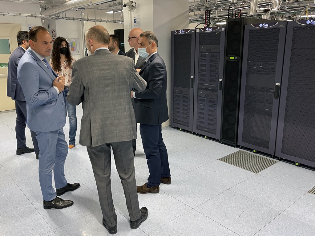 csipiemonte's tweet photo. Ieri in #CSI #Presidente della @regionepiemonte @Alberto_Cirio con  assessori #Icardi e @marnatiofficial ha ringraziato le persone che hanno lavorato al suo fianco contro il #Covid-19. Visita anche in #datacenter e #controlroom del CSI #nuovoCSI #yourdigitalpartner @PietroPacini https://t.co/ePngsFqzfQ