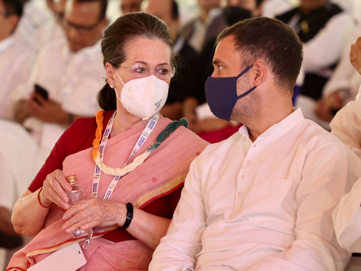 IYC's tweet photo. Congress President Smt. Sonia Gandhi, Shri @RahulGandhi and senior Congress leaders &amp; members from across the nation at the 'Nav Sankalp Chintan Shivir - 2022'.

#NavSankalpShivir https://t.co/hFQkahxfo0