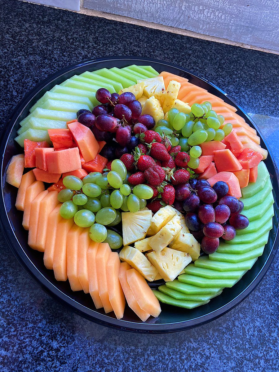 ThePizzaGrille's tweet photo. Order our mouthwatering savoury and seasonal fruit platter for any and all occasions. Savoury platter includes smoked wings, beef kebabs and chicken wraps. Platters feed 10-15 people for only R985,00 for both. Order yours now on 0605209631 https://t.co/WZ6fjwS1dx