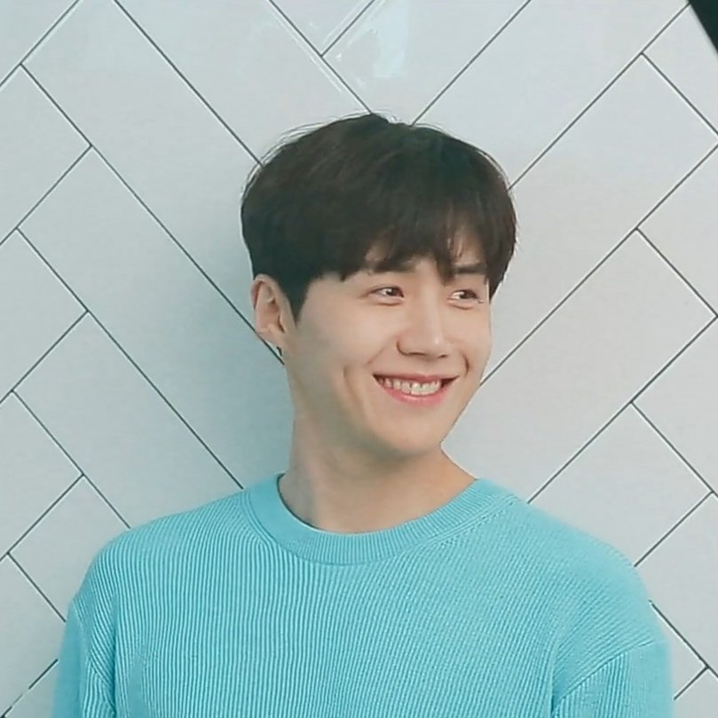 seonhomiloves's tweet photo. cute as hell                 WHAT THE HELL https://t.co/Xq5lqXohHZ