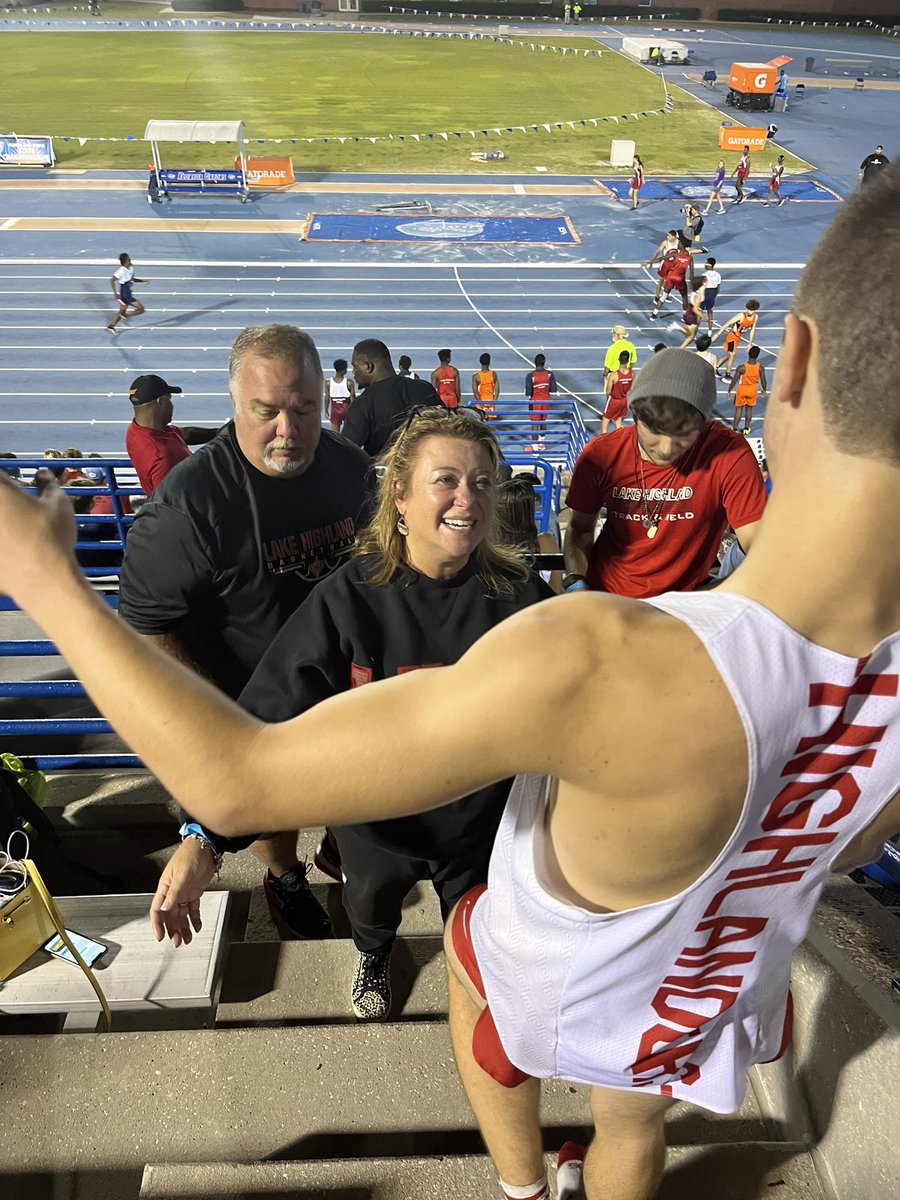 LHPSXC's tweet photo. Josh Webster takes down 41 year old school record in 3200 in final race at state meet. What an ending! https://t.co/tqowjb1GuN