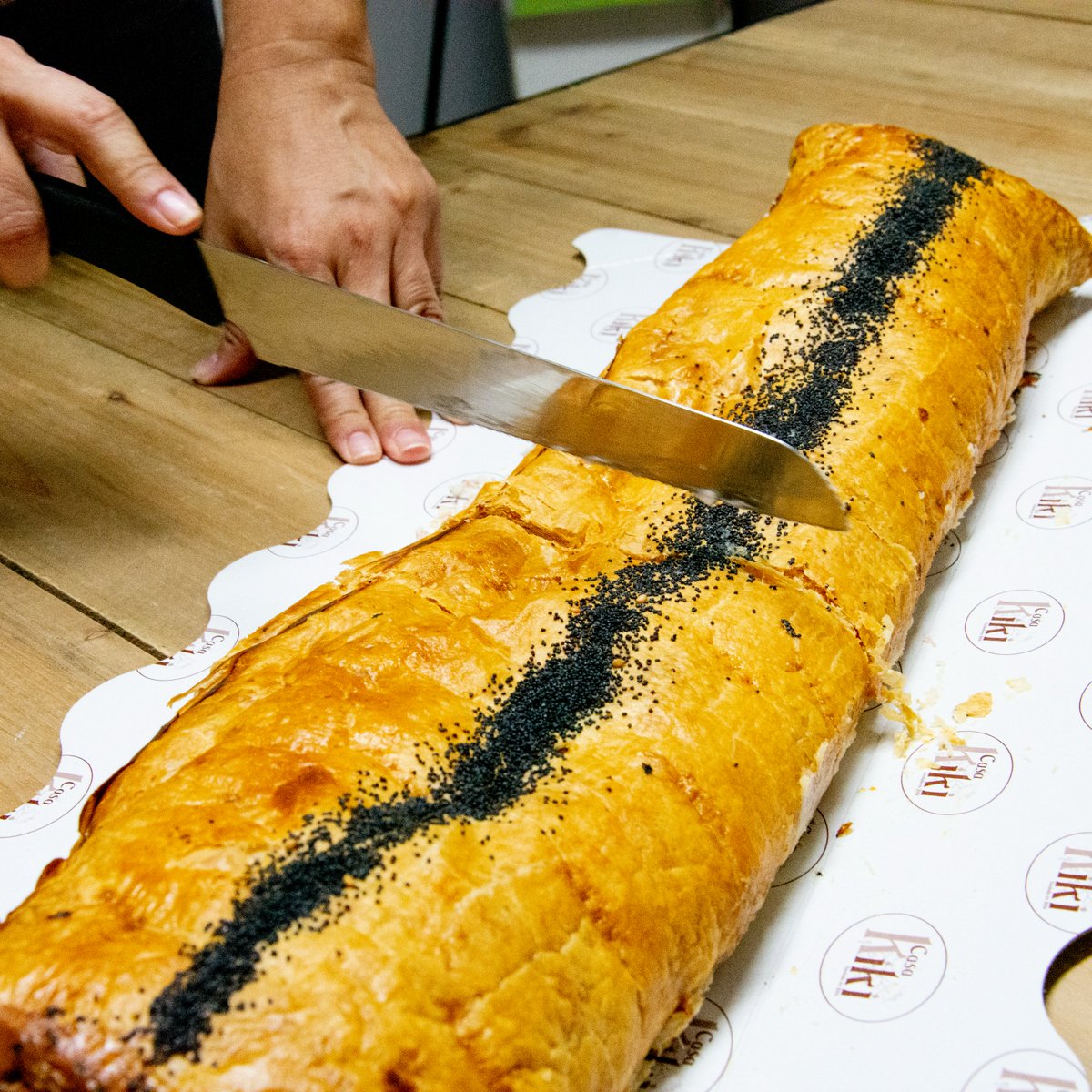 casakikimalaga's tweet photo. Si quieres dar buena impresión en una comida, llévate una 𝗰𝗮ñ𝗮 𝗫𝗫𝗟 𝘀𝗮𝗹𝗮𝗱𝗮. 

Puedes marcarte el pego de que la has hecho tú, aunque no sé si va a colar… 🙄 https://t.co/FKoj4taXhd