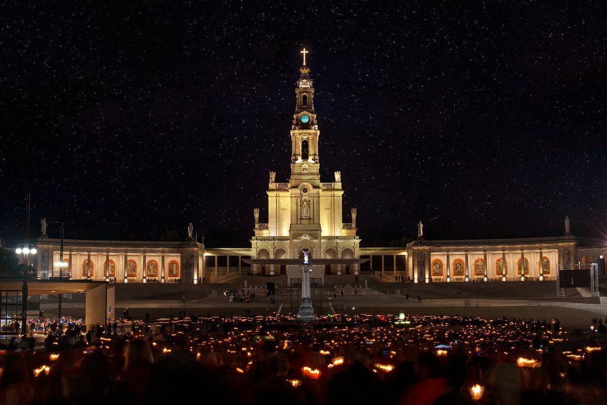 NVPORTUGAL's tweet photo. Nous sommes le 13 Mai, il s'agit du jour de pèlerinage le plus important aujourd'hui au sanctuaire de Notre-Dame de Fátima au Portugal 🇵🇹🙏 

Cette année, le 13 de ce mois correspond au 105e anniversaire de l'apparition. https://t.co/1qt02FGDQe