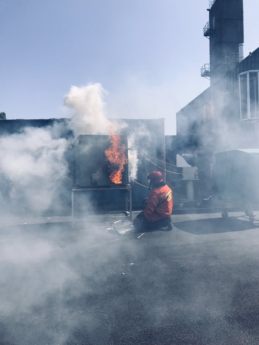 APaschana's tweet photo. Premières journées de FMPA pour les formateurs incendie du @SDIS59 :
✅ Création d’APP pour  la refonte des contenus de formation pour nos chefs d’agrès tout engin, 
✅ Présentation du nouveau simulateur pour la prise en main prévue bientôt.

Les projets vont bon train ! https://t.co/2icqbF6T1p
