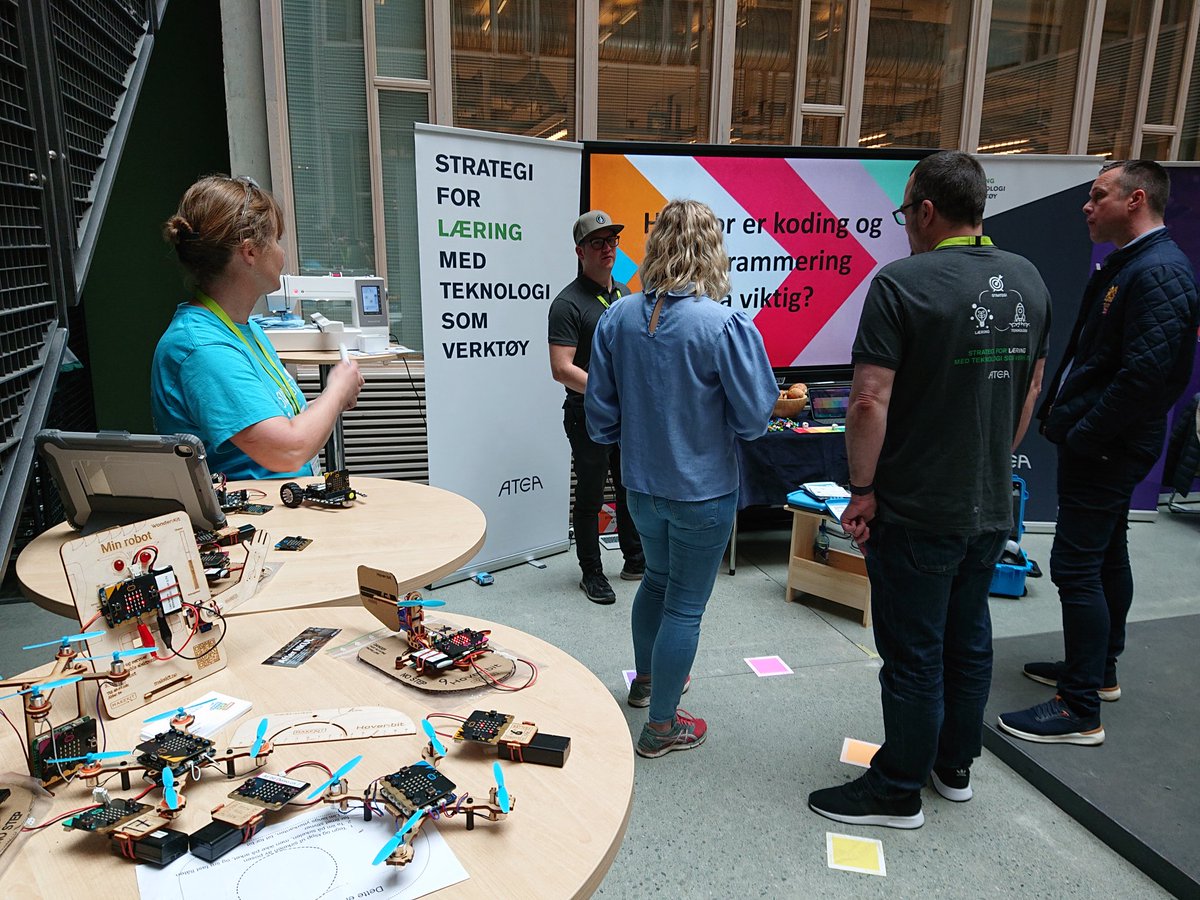 Takk for mange fine samtaler om microbit, gjenbruk og tverrfaglighet med lærere og fagpersoner på <a href="/NKULkonf/">NKUL</a>, rakk knapt nok å ta bilder. Vi sees neste år hos skaperverkstedet, Atea eller på egen stand! Hilsen Henning og Eddy #nkul2022 <a href="/AteaNorge/">Atea Norge</a> <a href="/INSPIRIAsc/">INSPIRIAsc</a>