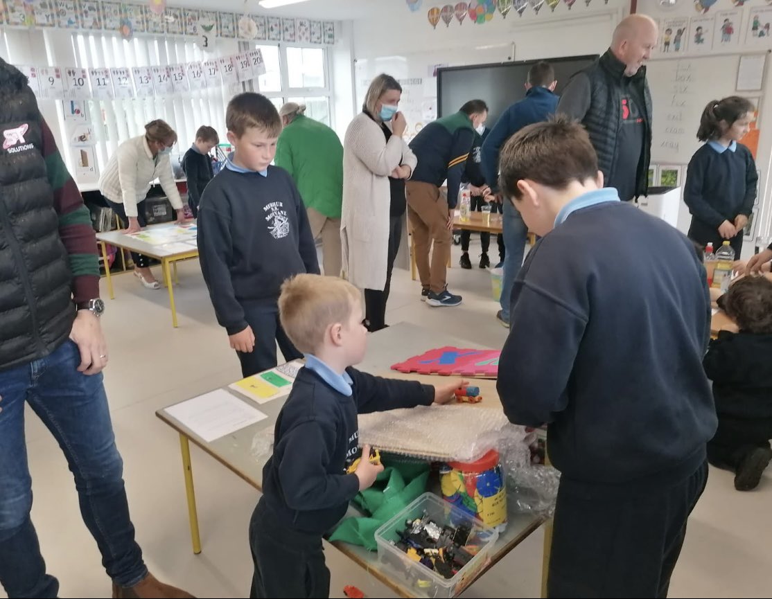 kerry_stem's tweet photo. Parents attended an open day to show all the STEM work that has been going on in Murhur NS #SEFstem #SEFdigital @PDSTPrimarySTEM @PDST_TechinEd @Education_Ire https://t.co/kp8zLgSF48