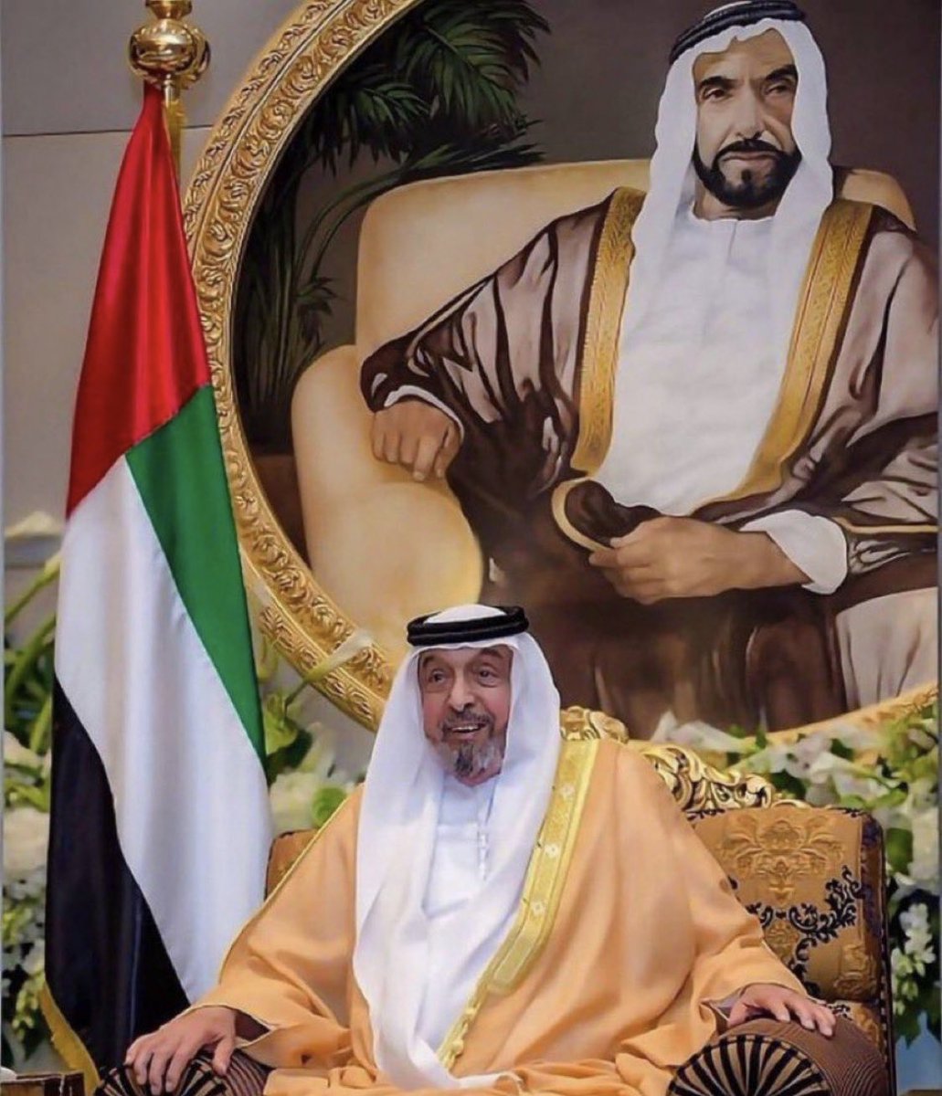 Aljneibi_E's tweet photo. ﴿ رَوحٌ ورَيحَانٌ وجَنَّةُ نَعِيمْ ﴾
 #خليفه_بن_زايد https://t.co/gcS5U1njxQ