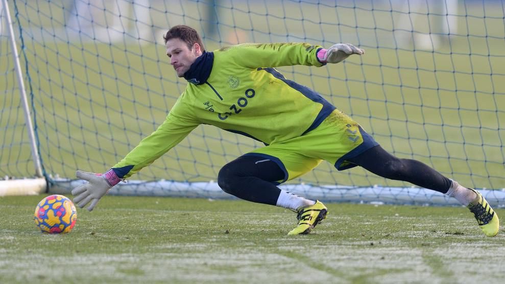 EFCdaily_'s tweet photo. Everton have taken up the option of extending Asmir Begovic's deal by a further year.

#EFC / #Begovic  

[@Paddy_Boyland via @TheAthleticUK 🌕] https://t.co/HYs9Yu0kOO
