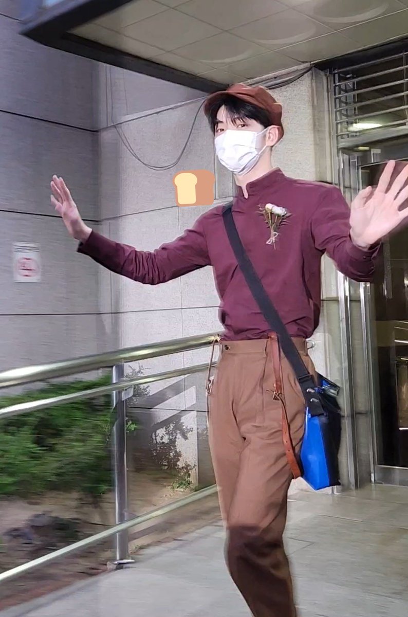 수빈아 새벽부터 너무너무너무 고생 많아써ㅜㅜㅜㅜ💙💙 가서 푹 쉬기에요ㅜㅜㅜㅜㅜ💙💙