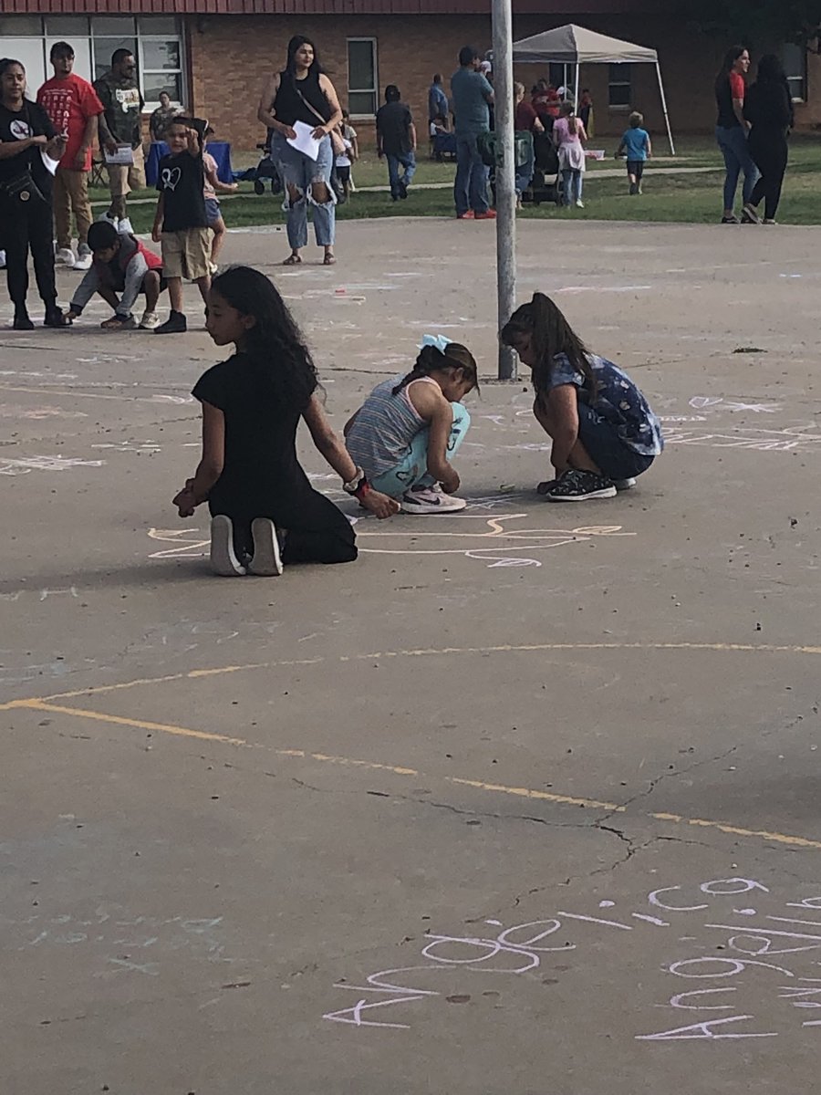 PeaseMustangs's tweet photo. To say Family Night was a success is an understatement- even in the heat! So many smiling faces, laughter, and FUN! #WorkHardThenPlay #GrowWithUs #GratefulHeart https://t.co/ryviM4UFgZ