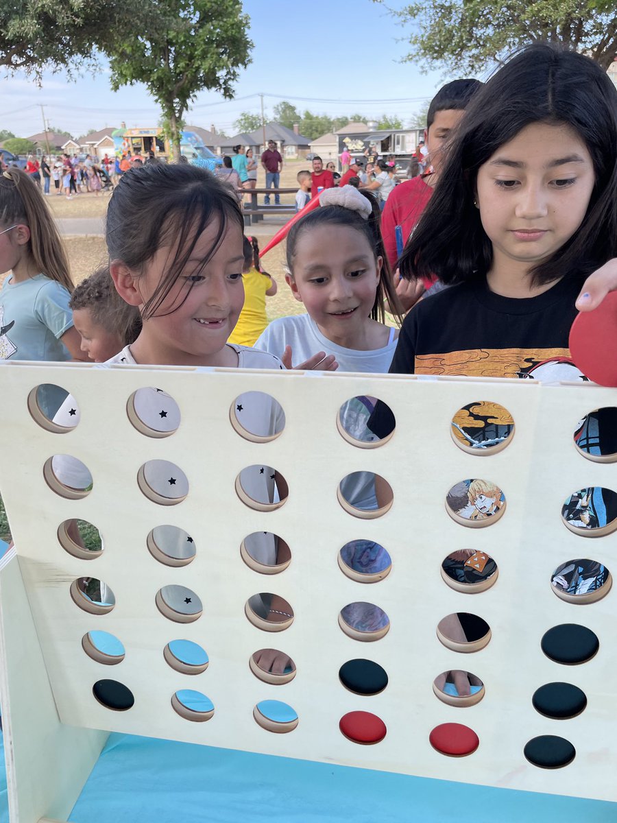 PeaseMustangs's tweet photo. To say Family Night was a success is an understatement- even in the heat! So many smiling faces, laughter, and FUN! #WorkHardThenPlay #GrowWithUs #GratefulHeart https://t.co/ryviM4UFgZ