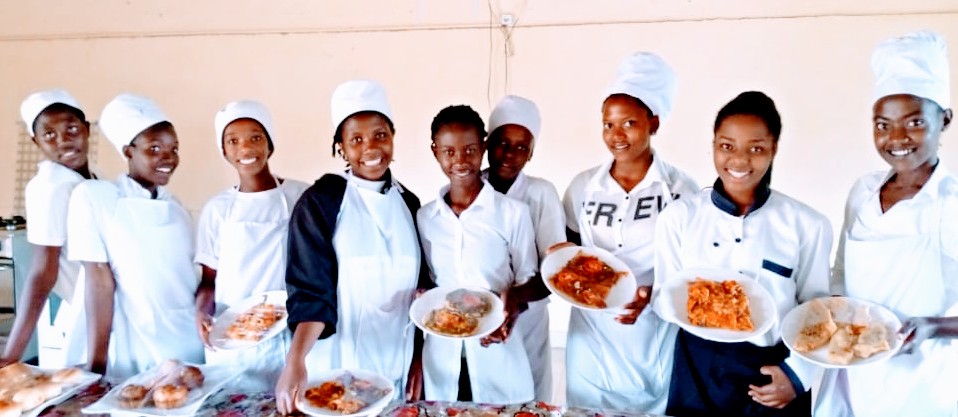 SACCA_Rwanda's tweet image. Empowering youth through vocational training is our current key priority at #StreetsAheadtrainingCentre!
Today,  SACCA’s cohort 7 #ENABLE #Livelihoodproject   funded by @WJRelief , students having final practices and ready to go for an internship.