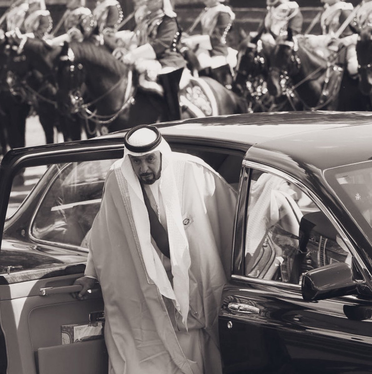 CFC4World's tweet photo. نتقدم لكافة متابعيننا من الإمارات وللأمتين العربية والاسلامية بخالص وأصدق التعازي بعد وفاة الشيخ #خليفة_بن_زايد_آل_نهيان، سائلين المولى ان يتغمده بواسع رحمته وأن يغفر له. https://t.co/kjwvNnzm2L