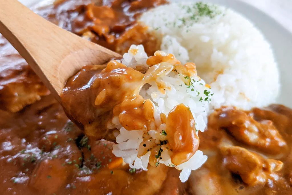 本格的な『バターチキンカレー』がレンジで出来ちゃう！？時短でお手軽なカレーレシピ♪