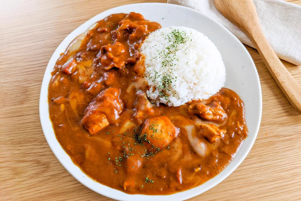 本格的な『バターチキンカレー』がレンジで出来ちゃう！？時短でお手軽なカレーレシピ♪