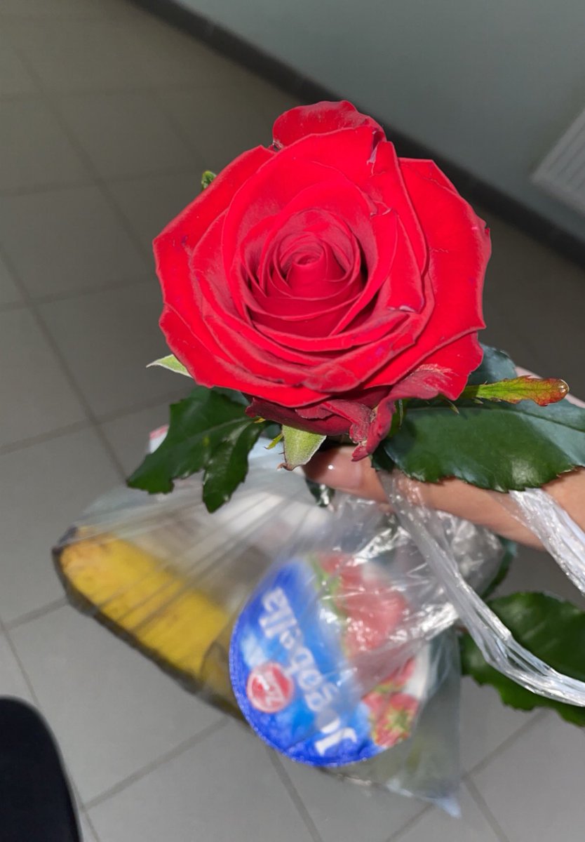 gomezova_s's tweet photo. Když ti chystá a vozí do školy svačiny>>>> https://t.co/s29QujrjrG