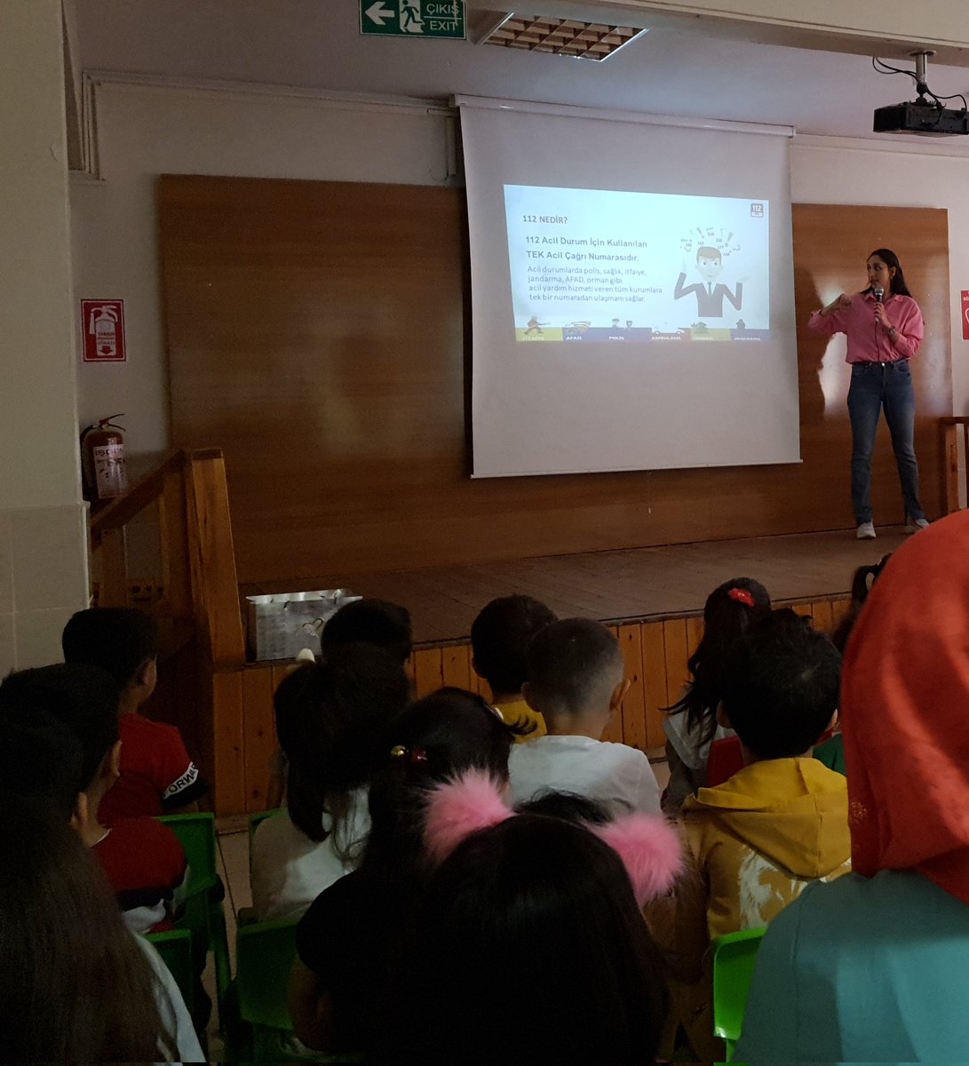 HalideEdipAna's tweet photo. 112 Acil Çağrı Merkezi çalışanları okulumuza gelerek öğrencilerimize çok önemli bilgiler verdiler. Halide Edip Adıvar Anaokulu adına kendilerine çok teşekkür ederiz. @Diyarbakirmem @BaglarMEM21 @Mehmet_Bulut21 @MahsuniYILDIRIM @diyarbakirracm https://t.co/CVgUgvduBM