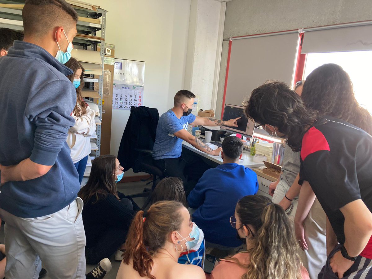 micod_cat's tweet photo. Amb l'alumnat de Gràfica Publicitària de l'@Escola_LaGaspar hem fet una nova sessió d'Ecodisseny a l'empresa #InnovaPack, on diferents professionals han parlat de Materials i Disseny Estructural de Packaging. Descobrim la potència del Packaging a la Conca d'Òdena!
#ConcaTech #TTT https://t.co/E9AcAtVwco