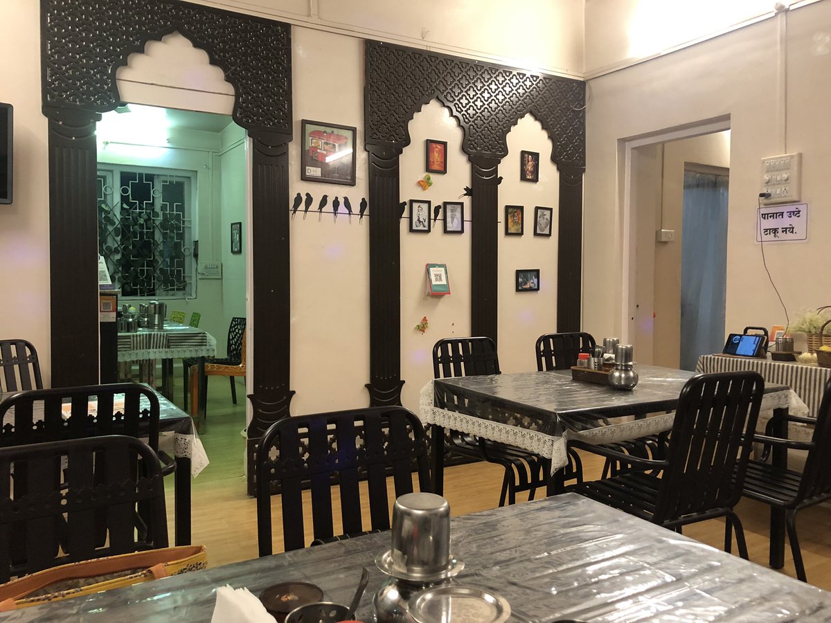 Harshad_DEC's tweet photo. Visited #Swami_Thali_Dining yesterday, a place settled in the hustle of #Prabhat_Road. It was like being at home with the ambience and the most delightful, yet simple homely food. Sometimes simplicity sells best!
#Punefood 
@ROHITKUMBHOJKAR @GodboleSandeep @SjAmruta @omkarthatte https://t.co/j9Ws57YMVg