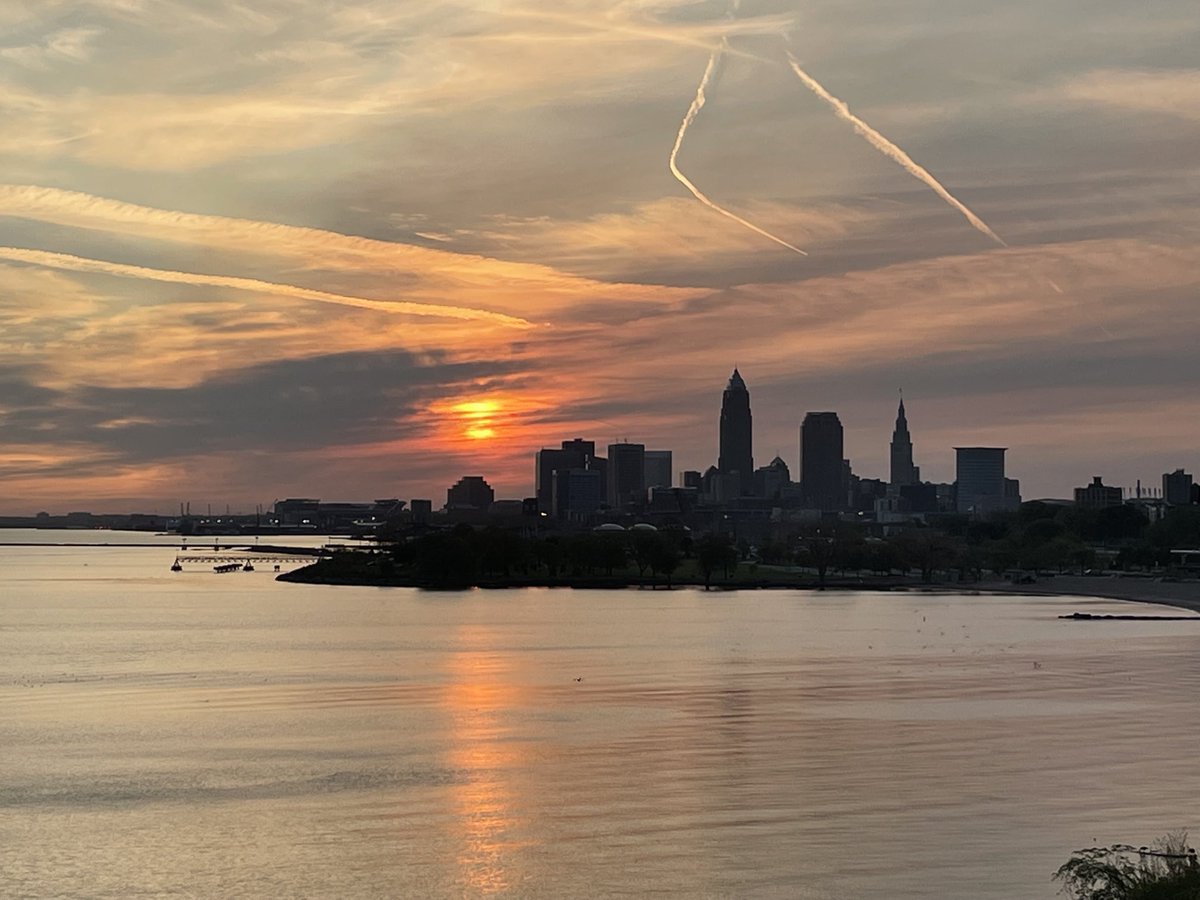 AbeTV5's tweet photo. Waking up to a early morning sunrise https://t.co/VqGQqE0LZ9