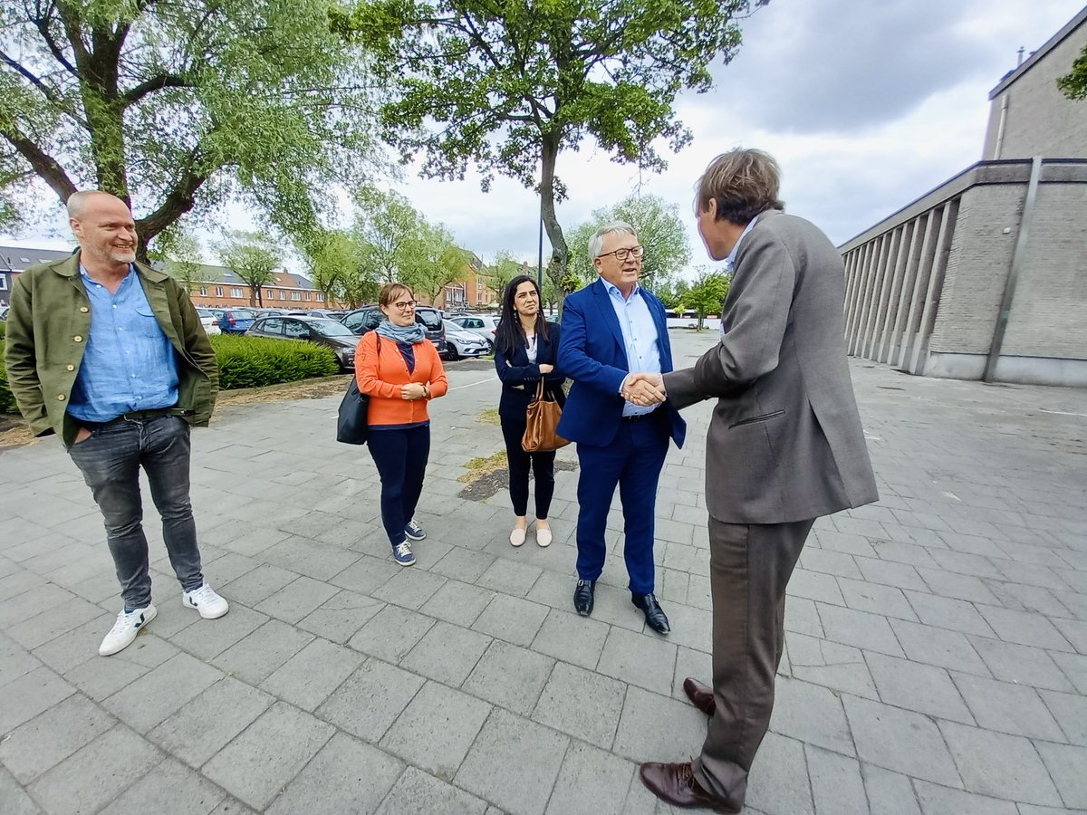 As part of #ROOFTOPEU2022, EU Commissioner for Social Rights @NicolasSchmitEU brought a field visit to Nieuw Gent. Focus of the visit was the importance of mobile mental health workers and the way Ghent tries to avoid homelessness by ensuring a dense neighbourhood network.