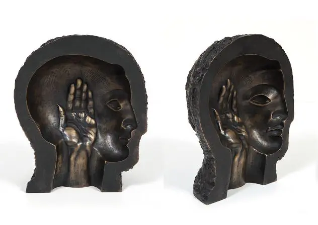 encicloART's tweet photo. Sortegem un exemplar de l’edició limitada de l’obra 'Moira', de Josep Maria Subirachs. Un premi valorat en 1.495 euros. Participa-hi i... guanya! https://t.co/puPYEf5yVy https://t.co/pSBS8ihTXO