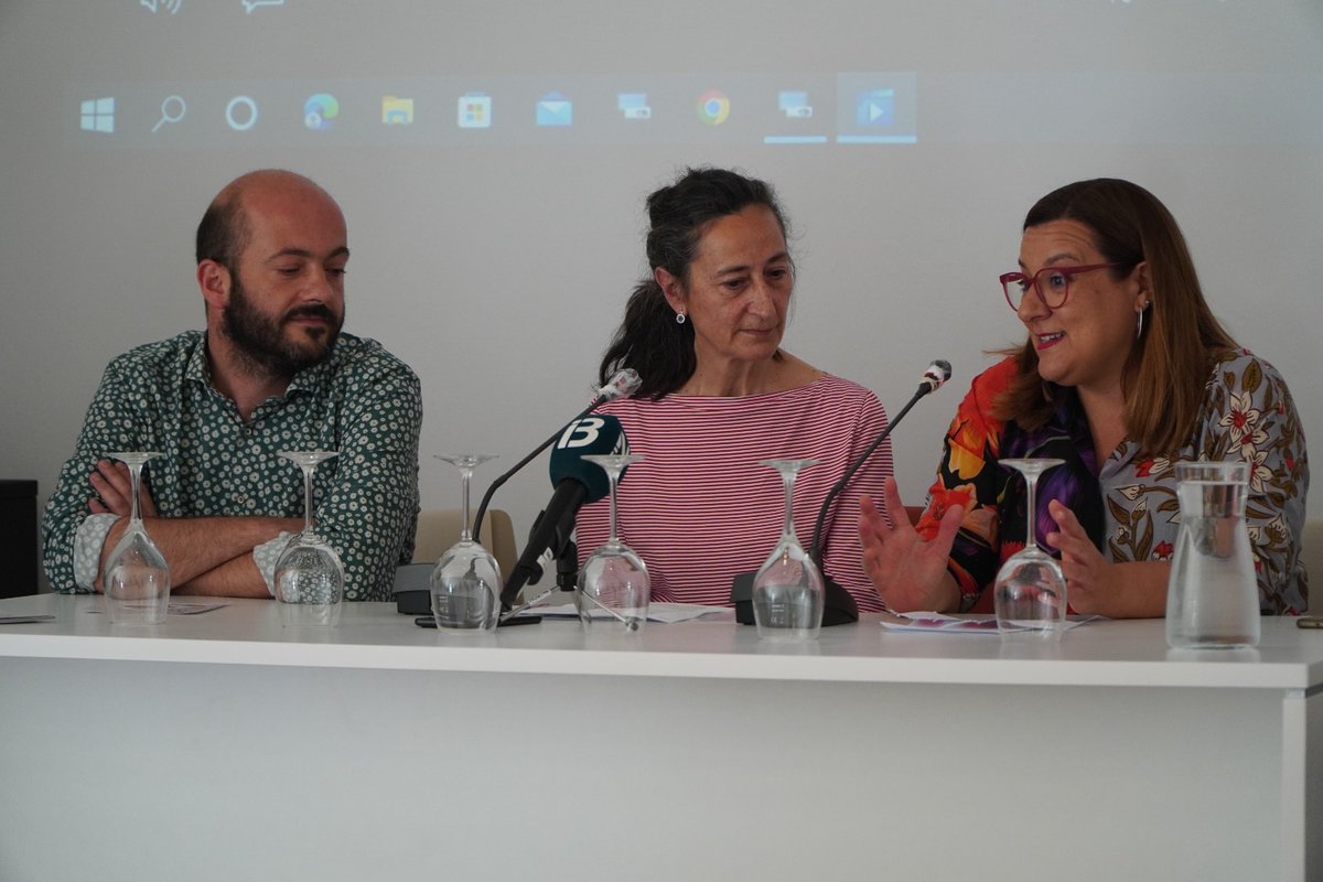 culturamallorca's tweet photo. 🤡Del 16 al 22 de maig veniu a endinsar-vos en el món de les #teresetes a la Misericòrdia i al @teatreprincipal al @FestTeresetes
Contents de col·laborar un any més en un festival adreçat a tots els públics i que especialment engresca els més petits en el món de la #cultura https://t.co/3OCaTEB9U5