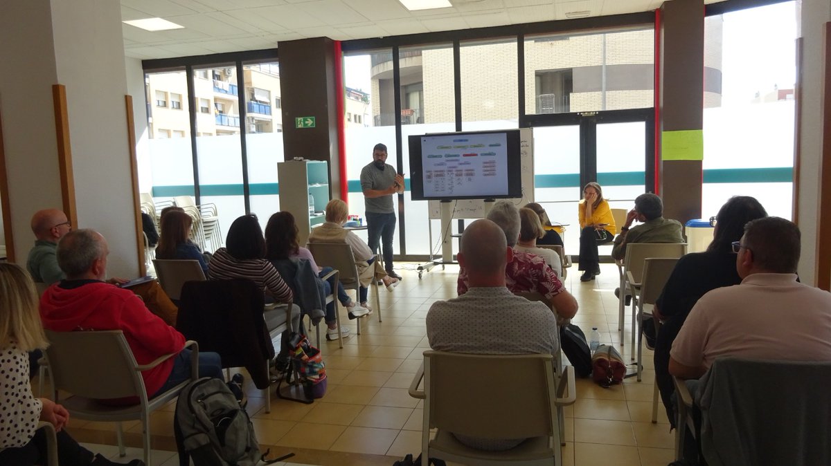 Tanquem setmana amb la primera trobada d'estratègies de direcció de <a href="/FundGentis/">Fundació Gentis</a>. L'equip directiu i els referents d'àrea de l'entitat compartim informació organitzativa i econòmica i treballem els eixos estratègics del Pla d'Acció 2022-2025. #compartim #participem #repetirem
