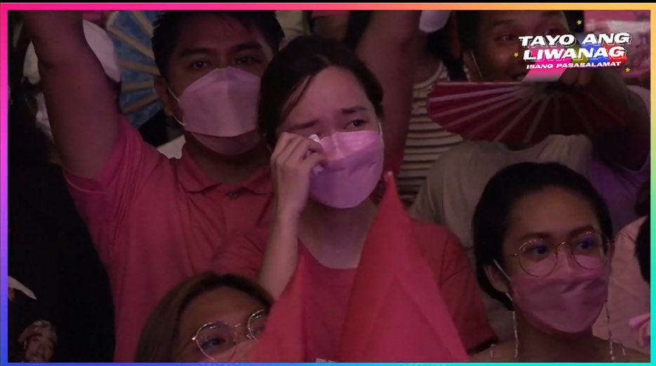 Offgunjowaaa's tweet photo. This is me the entire live 😭😭

#LeniKikoPasasalamat https://t.co/LeqzkmxNhV