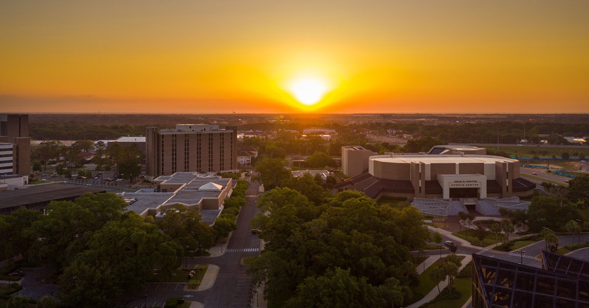 ConnectPCC's tweet image. Rise and shine, the second Commencement day is here! ☀️ The class of 2022 is ready to walk! 🎓👏 #pccgrad2022 #pcccommencement #pcc