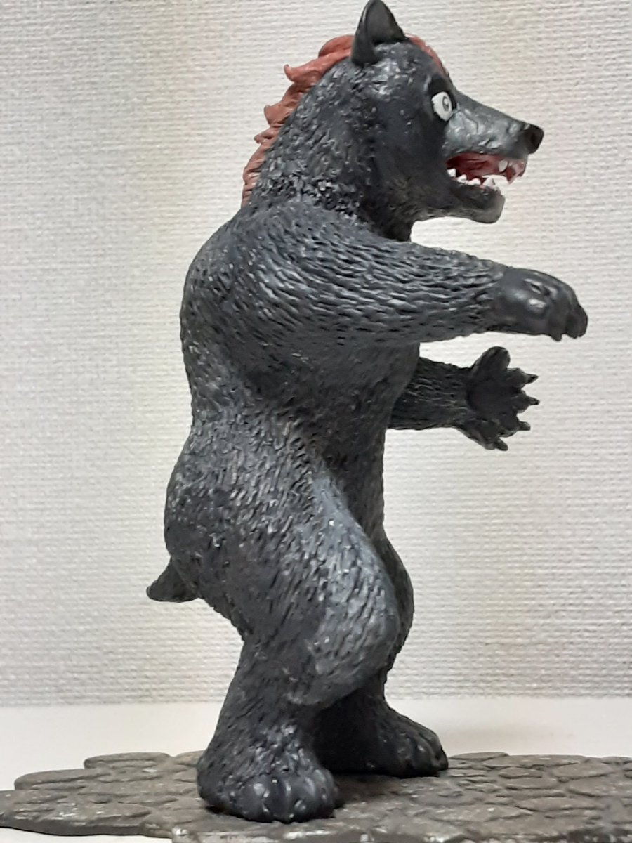 gingaG20's tweet photo. 銀牙ＨＧシリーズ第５８回
シリウス＆子熊のチビ

赤カブトとの血縁関係が判明も、冬眠を経て心優しく成長中。
奥羽軍と共に人助けを行うなど今後楽しみな存在へ。

星を滅ぼす凶悪に絶対正義が復活！！
叶うならばシリウスには消える前にチビの名付け親��なってほしいところ…

#銀牙
#Ginga https://t.co/LzS5njxsTj