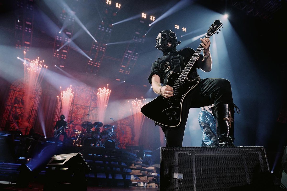 thebandGHOST's tweet photo. Children of Austria!

Thank you all for coming out and rockethed with us in Wien. 

/ A Nameless Ghoul
📷: @ryancphoto https://t.co/aFeDXvuHFx