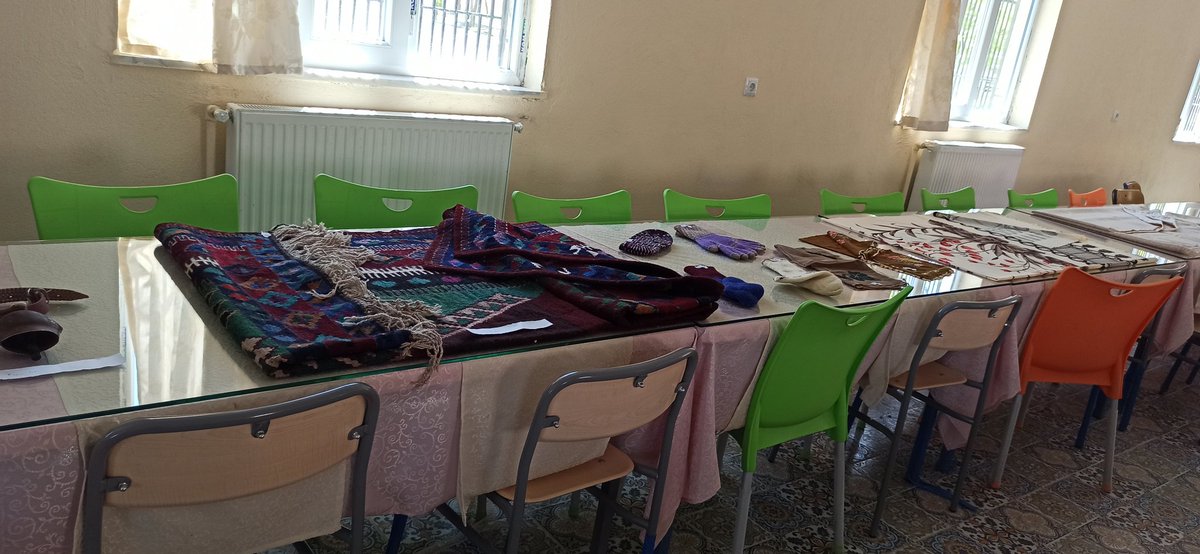 75. Yıl Anadolu Lisesinde bugün🔍
Kültür nedir? Kültürün önemi nedir? Sorularına cevap aradık. Yerel kültürü korumak, geliştirmek ve yaygınlaştırmak için somut kültürel miras ürünlerini sergiledik. <a href="/brahimKler2/">İbrahim Kılıçer</a> <a href="/Eskil_MEM/">Eskil İlçe Milli Eğitim Müdürlüğü</a> <a href="/haciomerkartal/">Hacı Ömer KARTAL</a> @hmzaydg