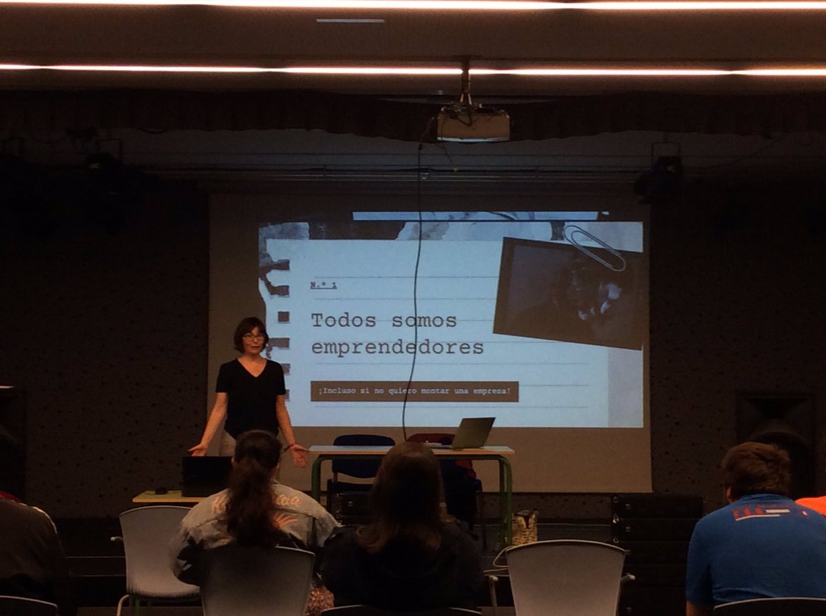 _CIFPponferrada's tweet photo. Ayer tuvimos la última actividad del programa aula empresa, Isabel Medarde de @BambaraZinema estuvo impartiendo un taller de emprendimiento dentro del sector audiovisual. Muchas gracias por todo! #fse_aulaempresacyl #fp #fpempresa #audiovisual #educajcyl #talleremprendimiento https://t.co/xfay1JIbpG