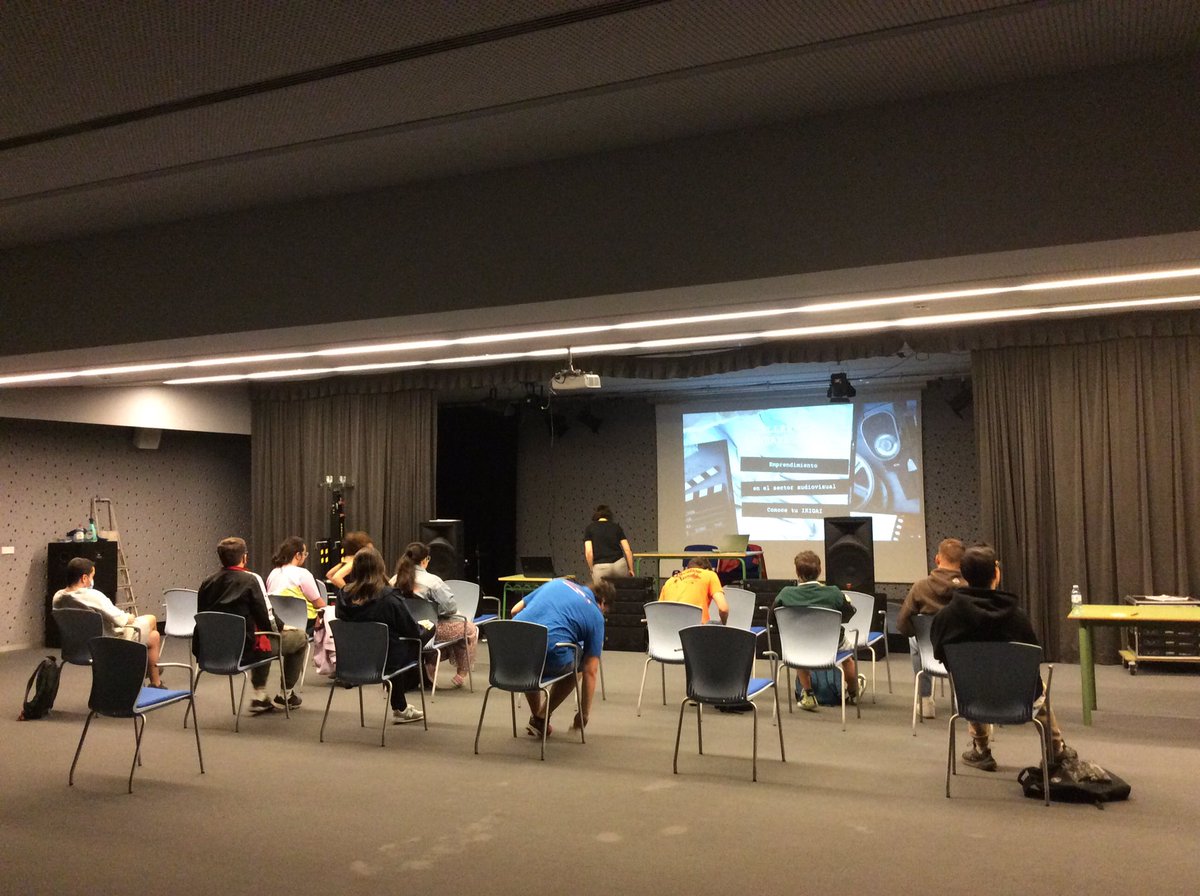 Ayer tuvimos la última actividad del programa aula empresa, Isabel Medarde de <a href="/BambaraZinema/">Bambara Zinema</a> estuvo impartiendo un taller de emprendimiento dentro del sector audiovisual. Muchas gracias por todo! #fse_aulaempresacyl #fp #fpempresa #audiovisual #educajcyl #talleremprendimiento