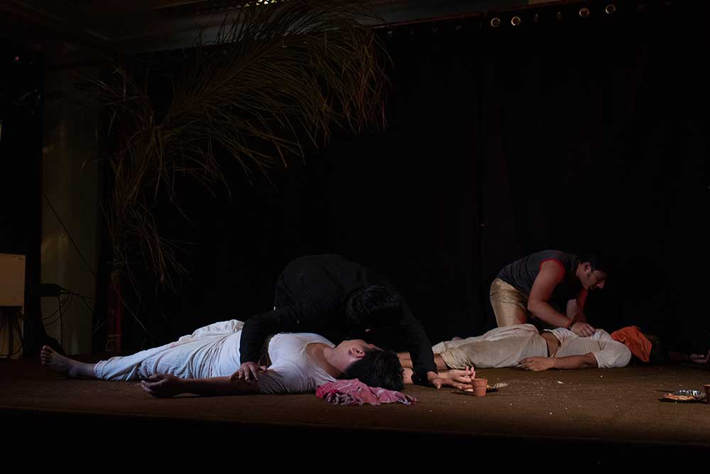 gkftii's tweet photo. Glimpse from the today's #play #KAFAN by GKFTII #actingstudents .
.
.
.
@ashimaakhanna @ranarangbazsingh111
#play #playact #actingstudents🎭 #gkftiicampus📽️🎬🎥🎞️ #actingexcerise #actinglife #actingtraining #actingskills #gulshankumarfilmandtelevisioninstituteofindia https://t.co/j5onRGrDTP