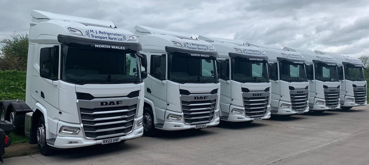 GreenhousComme's tweet photo. New Generation DAF's are taking over the roads! 🚛
9 out of 10 New Generation DAF XF 480 FTG's have now been delivered to M.J Refrigeration Transport, supplied by Salesman Jack Potts. 
#DAF #daftrucks #NewGeneration #XF #DAFXF #StartYourFuture #mjrefigerationtransport #trucks https://t.co/JJP6fC2wXo