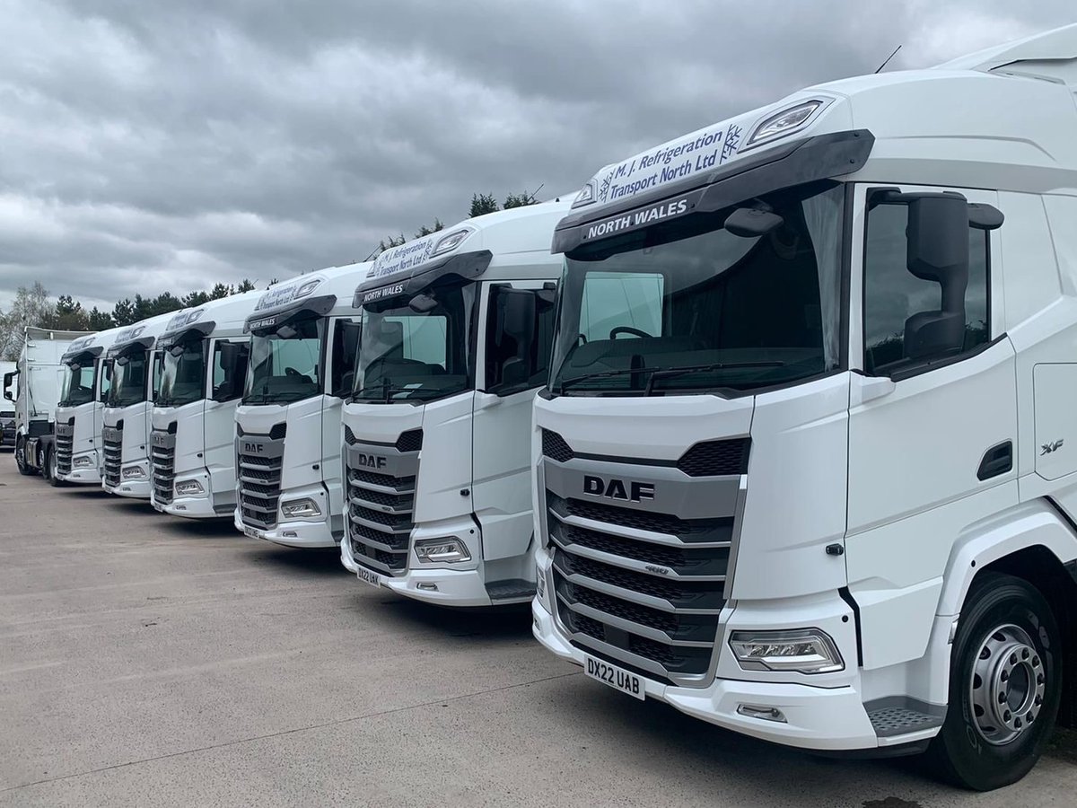 GreenhousComme's tweet photo. New Generation DAF's are taking over the roads! 🚛
9 out of 10 New Generation DAF XF 480 FTG's have now been delivered to M.J Refrigeration Transport, supplied by Salesman Jack Potts. 
#DAF #daftrucks #NewGeneration #XF #DAFXF #StartYourFuture #mjrefigerationtransport #trucks https://t.co/JJP6fC2wXo