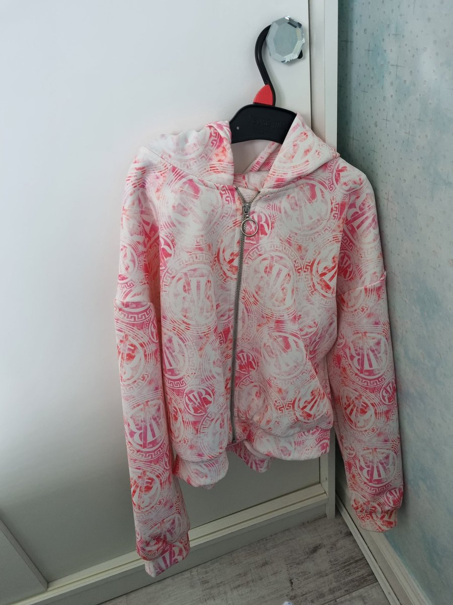 JennaLHewitt's tweet photo. @PCPDragons is anyone in 5C missing this jacket age 9-10? Ivy has the same one and has brought this home but hers is still in the wardrobe 🤦‍♀️ https://t.co/HfChnmMbZe