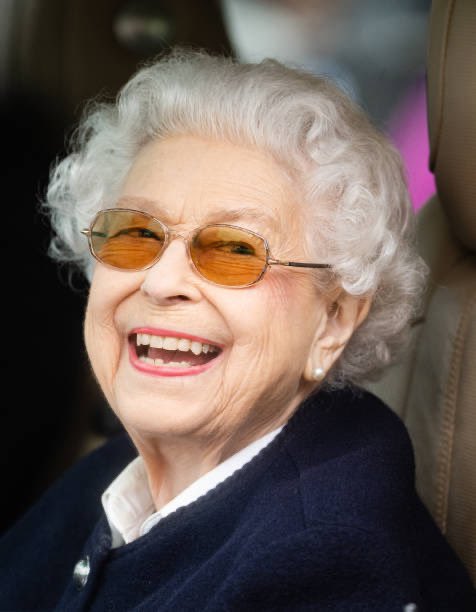samhussein's tweet photo. Queen Elizabeth II all smiles as she attends Royal Windsor Horse Show. https://t.co/cQ7vhkPyNt