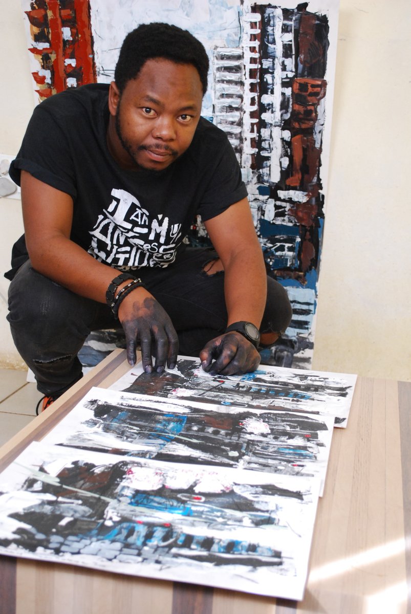 CreativeFeel's tweet photo. Meet Thabang Lehobye: an artist who paints what he sees – the clusters of shops & fast-food outlets, the cars, the people, the buildings of Joburg's inner-city, one of them with a large mural of SA's flag wrapping around it
Interview on #CreativeFeel ➡️ https://t.co/J5lzsrONJq https://t.co/WRROdZiDYf