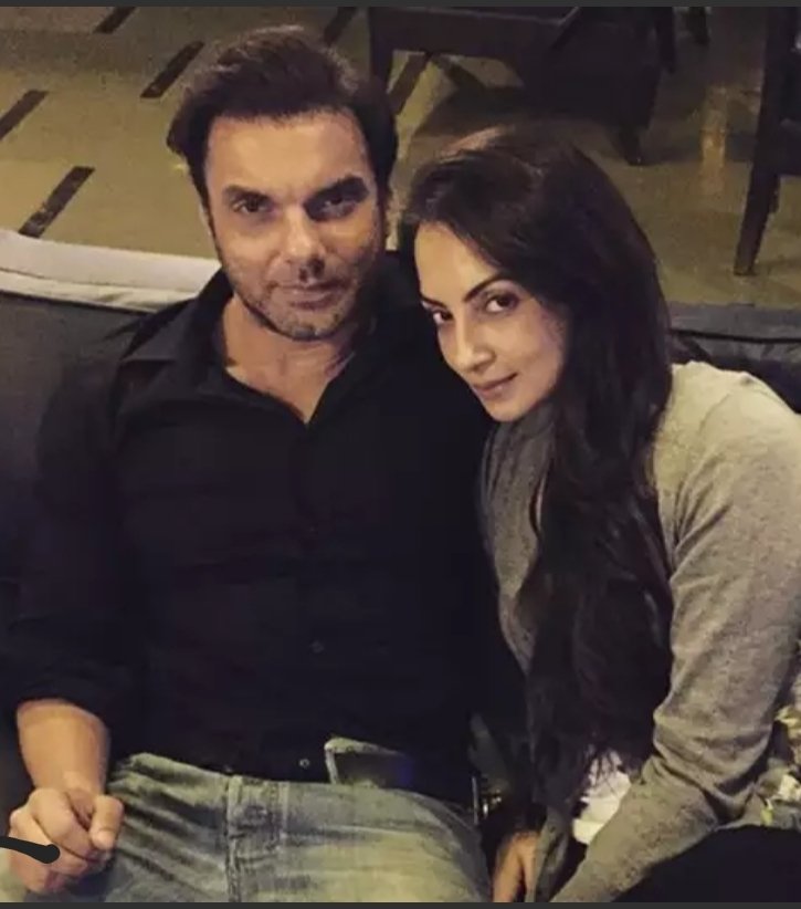 DelhiTimesTweet's tweet photo. As per reports, #SohailKhan and #SeemaSachdev have filed for divorce after 24 years of marriage. The two were spotted outside the family court in #Mumbai earlier today
Tap for details: https://t.co/Psjyj9obo5
#Sohail #SeemaKhan #Family #SalmanKhan #Bollywood https://t.co/nkoXRO6s67