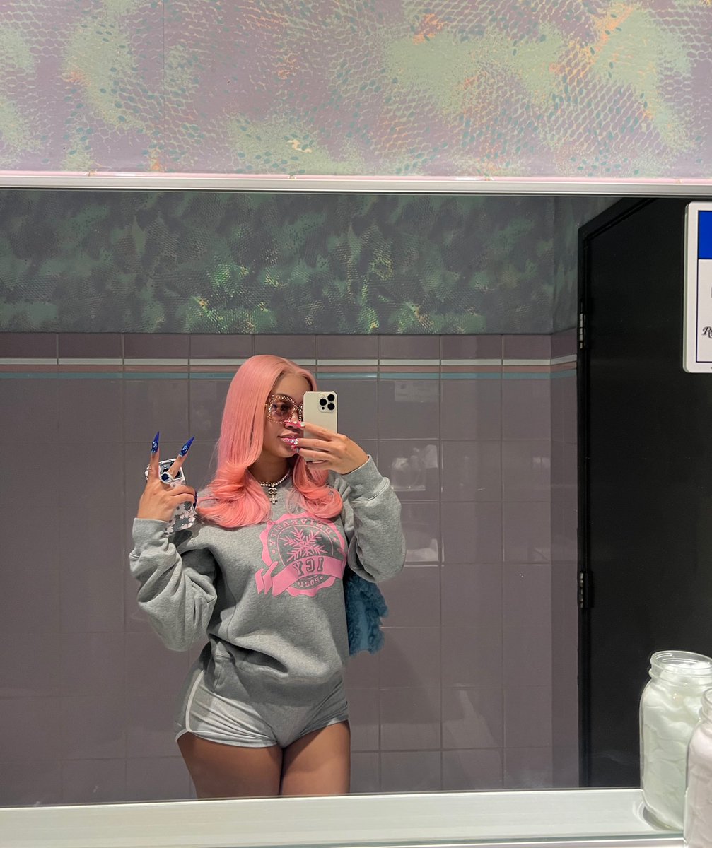 Saweetie's tweet photo. ✨🎵💖✨ https://t.co/xaVcuUadDz