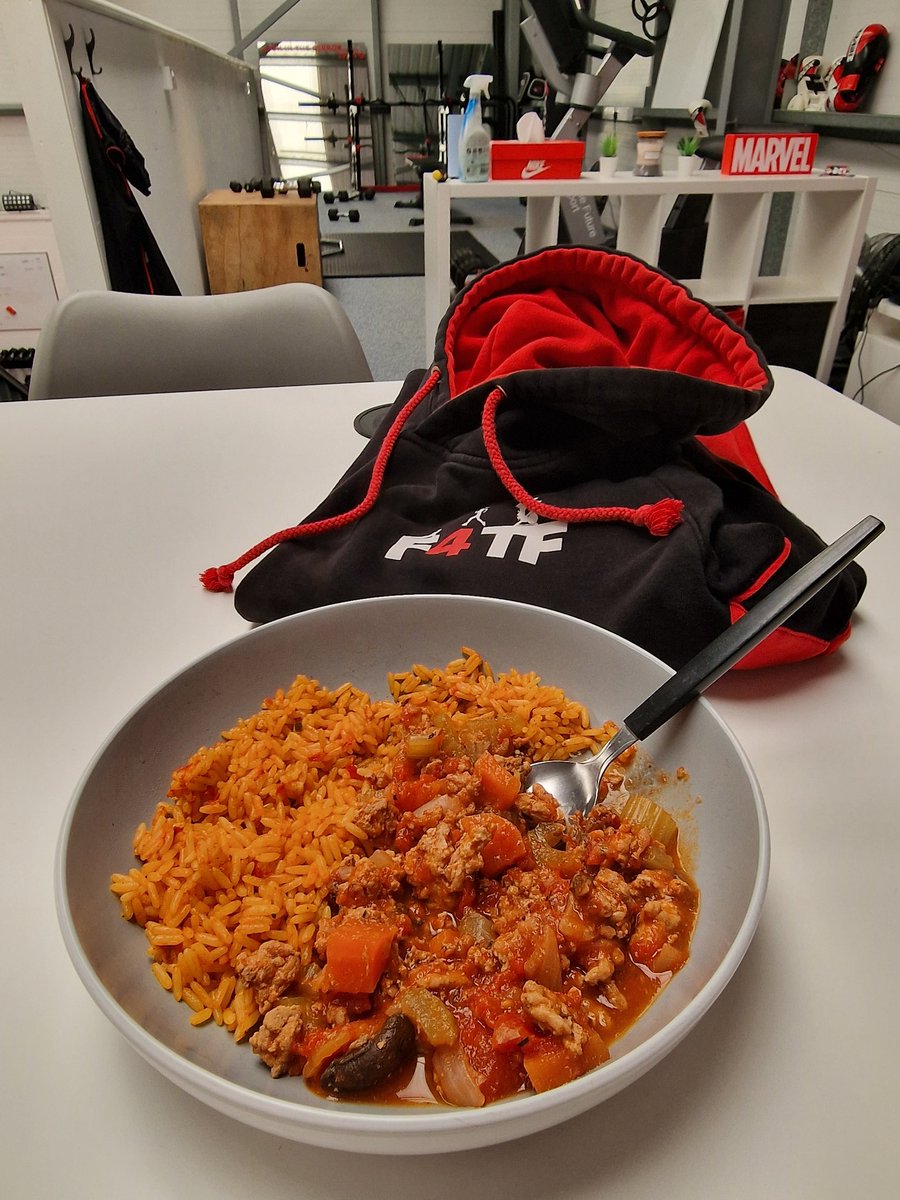 Fit4_the_Future's tweet photo. Slow cooked turkey mince, onion, mushrooms, carrots, celery, tinned tomatoes, garlic &amp; some mixed herbs with some rice 💥 for lunch today 😋 https://t.co/B4hpai3oMv