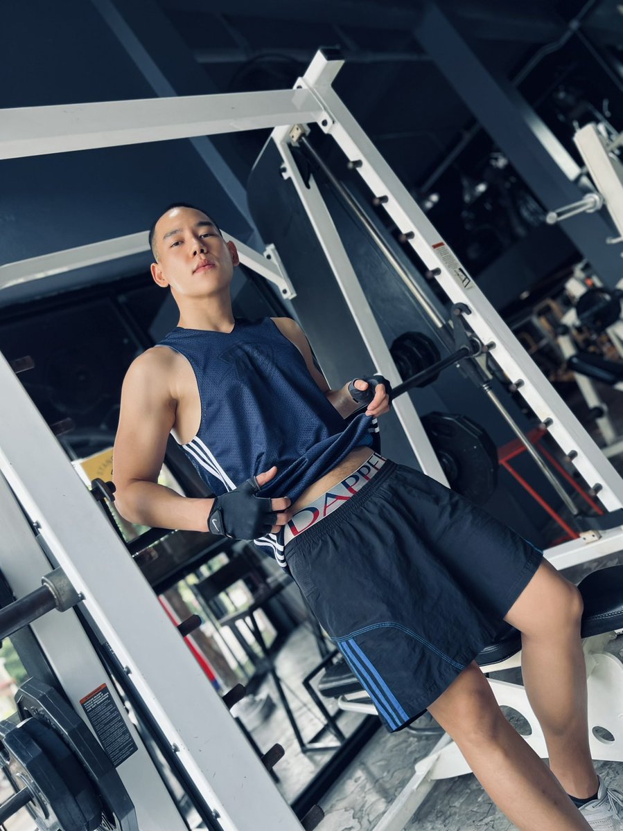 FlukePhutt's tweet photo. Long time no gym 🥵💪🏻 #TGIF
#dapperbrand #dapperthailand #dappereveryday #dappereverymen #สไตล์แดปเปอร์ @dapper_brand https://t.co/FI61HuayXM