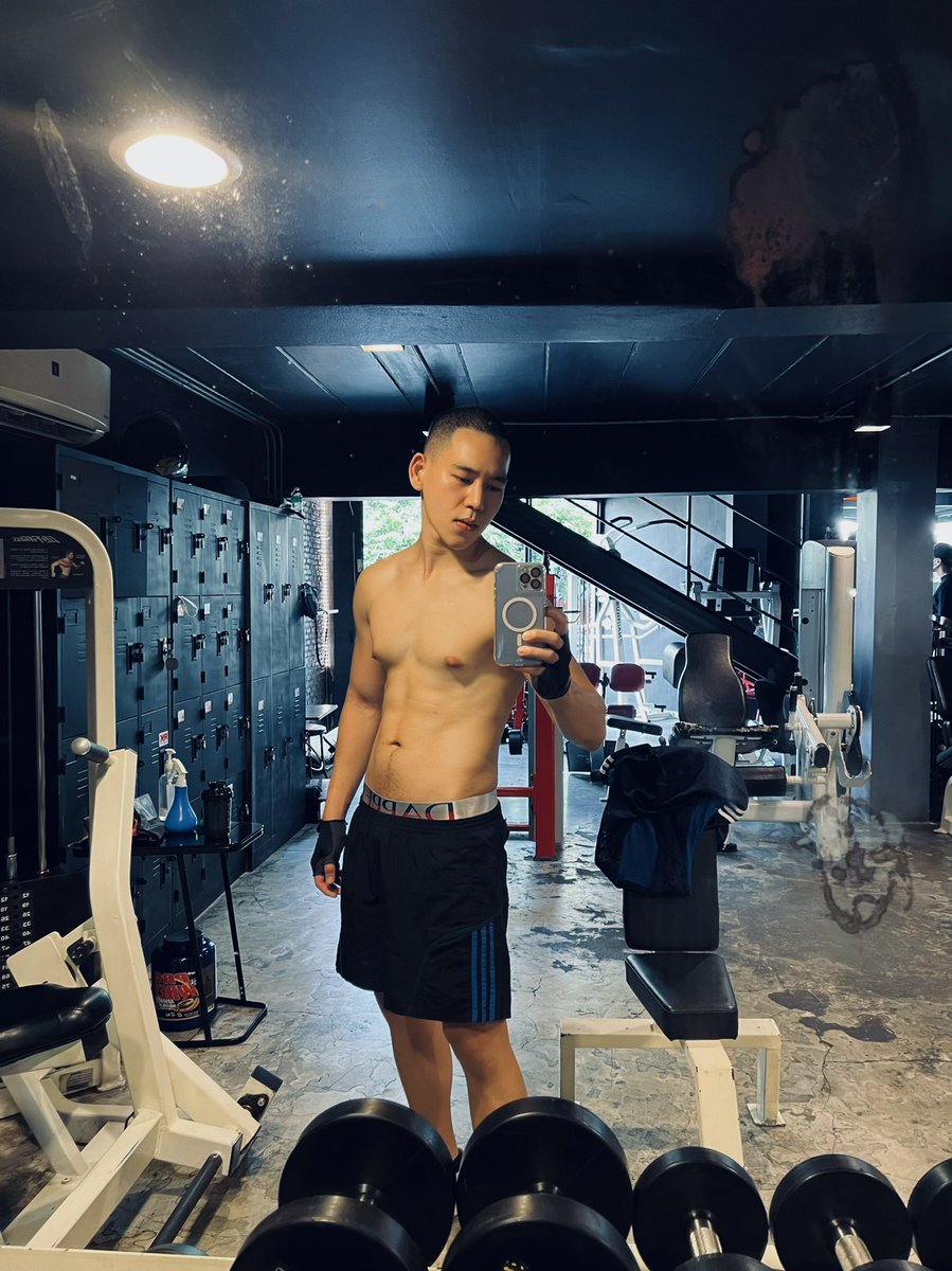 FlukePhutt's tweet photo. Long time no gym 🥵💪🏻 #TGIF
#dapperbrand #dapperthailand #dappereveryday #dappereverymen #สไตล์แดปเปอร์ @dapper_brand https://t.co/FI61HuayXM
