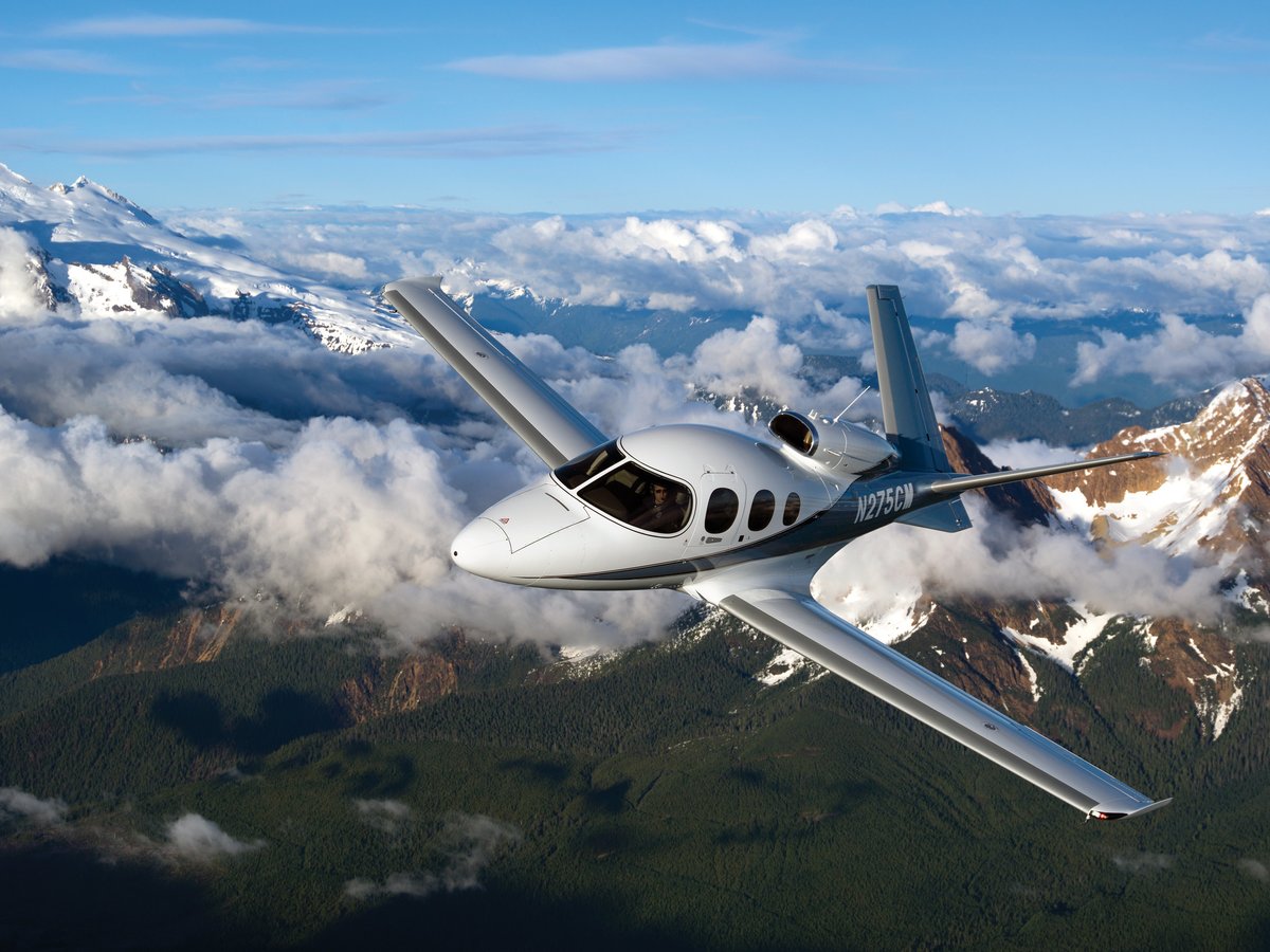 Publiracing's tweet photo. https://t.co/x2rF3Z5F9C 

#cirrus #aviacao #aviacaoexecutiva #cirrusvisionjet #transporteaereo #publiracing #revistapubliracing @Cirrus_Aircraft 

Aviação: Cirrus Vision Jet, o G2 Plus, chegou ao Brasil para uma série de voos demonstração https://t.co/B6JJkZS4Ao