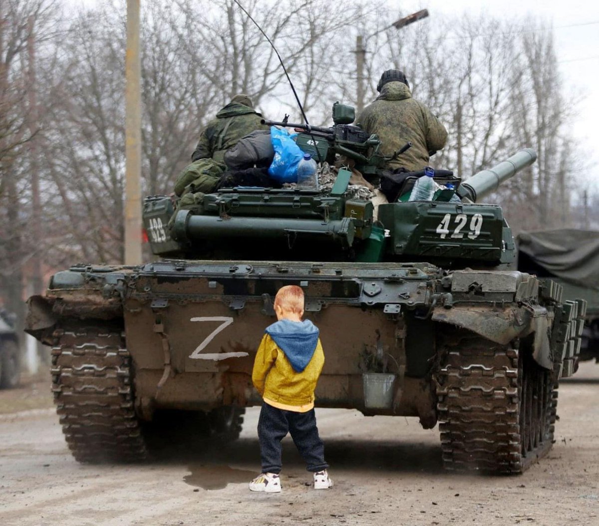 EmineDzheppar's tweet photo. Making the sea for a #Russian tank so that it follows the Russian ship...
#GloryToUkraine #GloryToTheHeroes https://t.co/UIdGYIFN5n